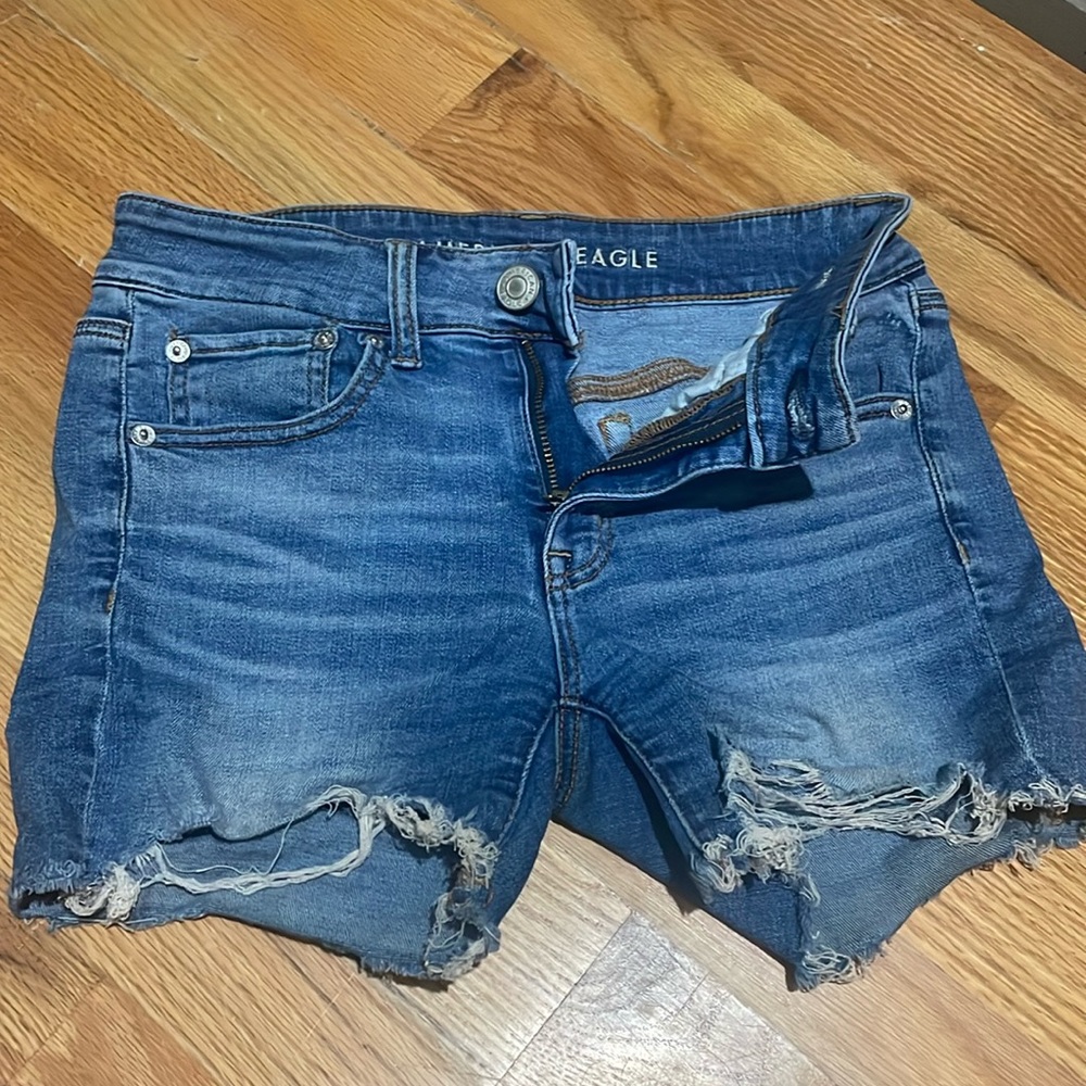 American Eagle Midi Stretch Size 2 Denim Shorts Gently Used Blue